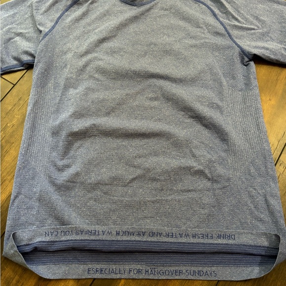 Men’s Lululemon Swiftly Tech T-shirt! Blue color size medium great condition! - Picture 3 of 6